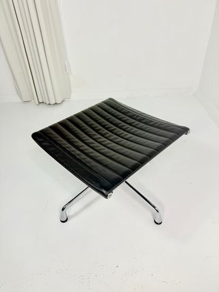 Otomana Vitra EA 125 original