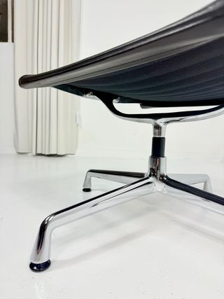 Otomana Vitra EA 125 original