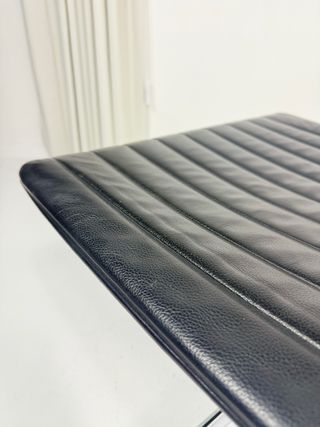 Otomana Vitra EA 125 original