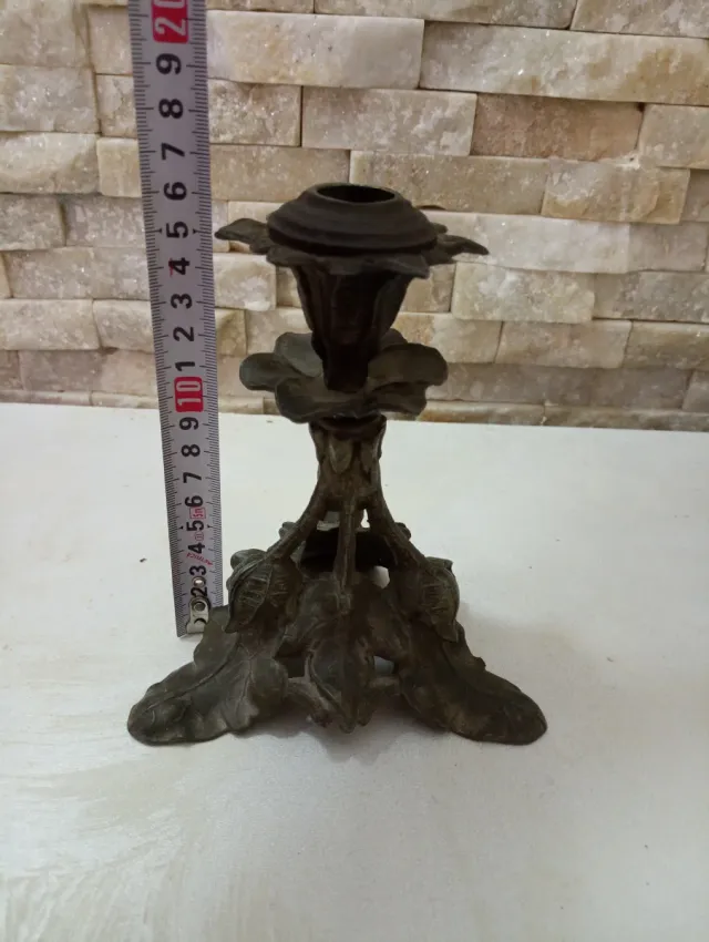 Antico portacandele in metallo