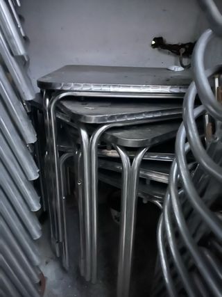 4 sedie + 1 tavolo in metallo per terrazza del bar