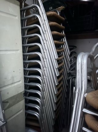 4 sedie + 1 tavolo in metallo per terrazza del bar