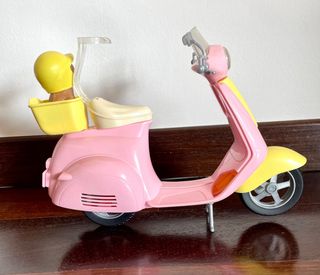 Scooter Barbie con cagnolino e casco Mattel