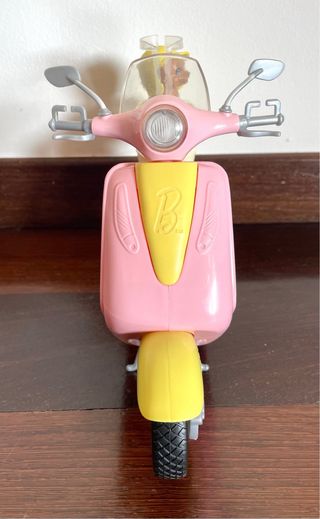 Scooter Barbie con cagnolino e casco Mattel