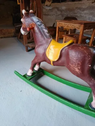 Caballito balancín cartón piedra años 50