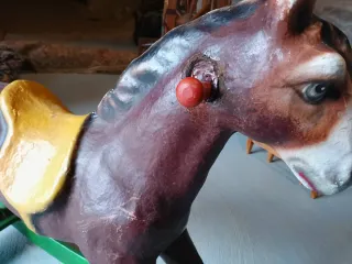 Caballito balancín cartón piedra años 50