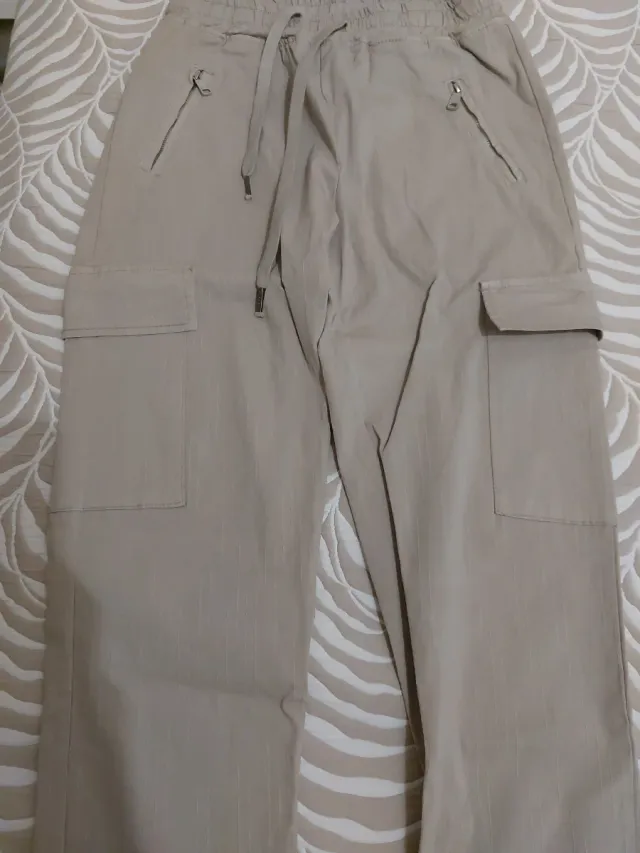 Pantalón cargo beige talla S/36