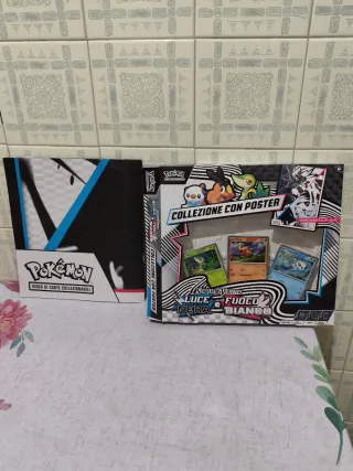 Pokemon 3 carte olo.piu poster Reshiram,zekrom