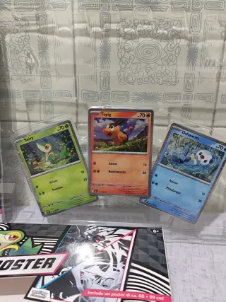 Pokemon 3 carte olo.piu poster Reshiram,zekrom