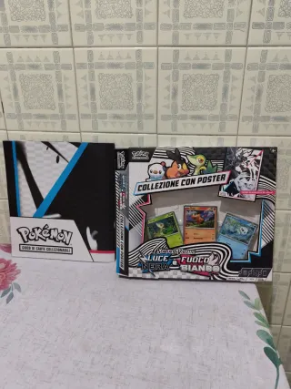 Pokemon 3 carte olo.piu poster Reshiram,zekrom