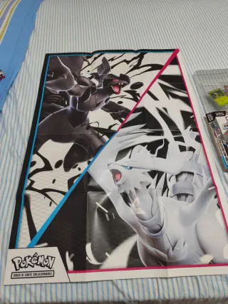 Pokemon 3 carte olo.piu poster Reshiram,zekrom