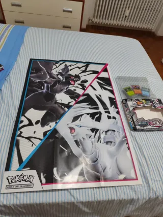 Pokemon 3 carte olo.piu poster Reshiram,zekrom