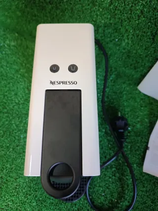 Cafetera Nespresso Essenza Mini Krups