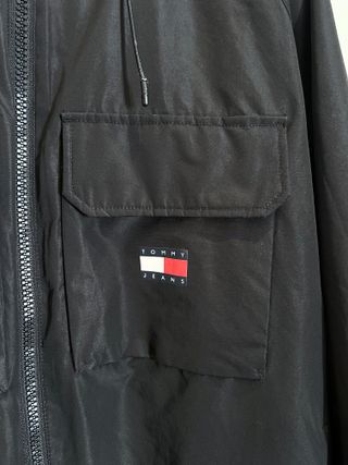 Abrigo impermeable Tommy Jeans negro Talla M
