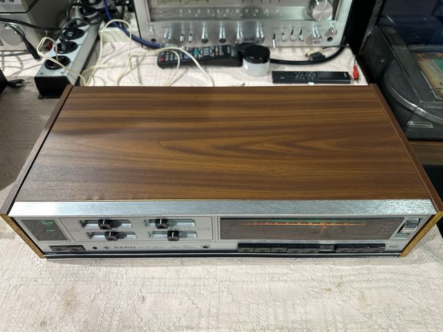 Equipo de música Faro 905 Q y tocadiscos P163