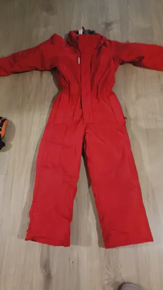 Mono de nieve rojo talla 8