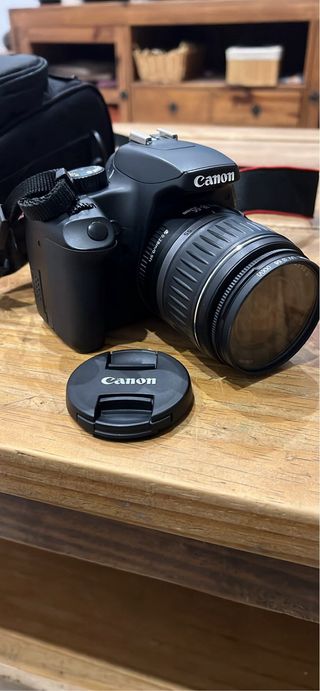Cámara Réflex Canon Negra + Bolso