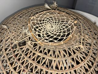 Nasa de pesca vintage de mimbre