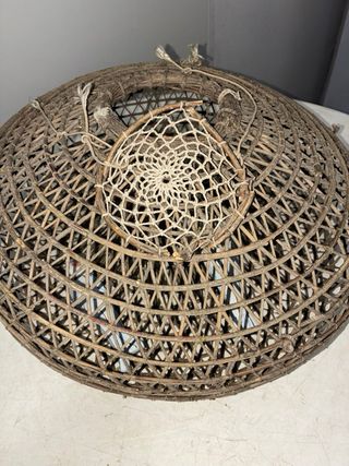 Nasa de pesca vintage de mimbre