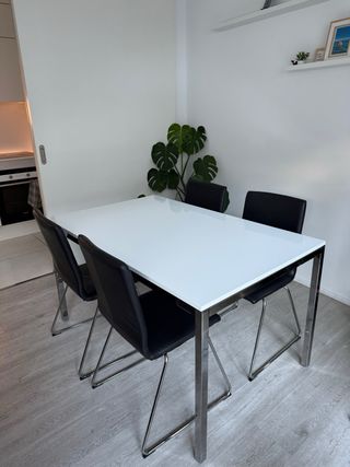 Mesa comedor + 4 sillas Ikea
