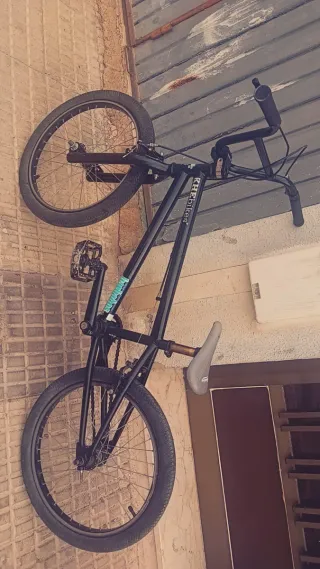 Bicicleta BMX Negra