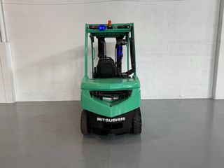 Carretilla elevadora Mitsubishi Diesel 2500kg