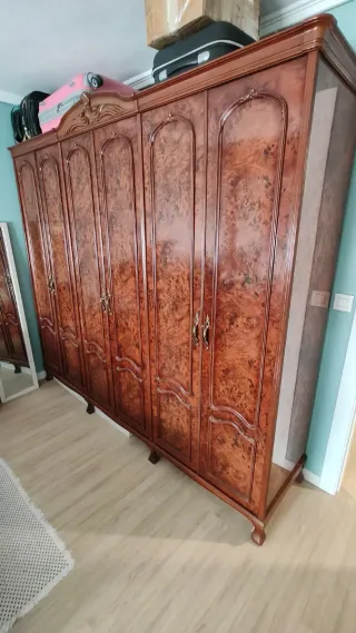 Dormitorio antiguo madera y mármol