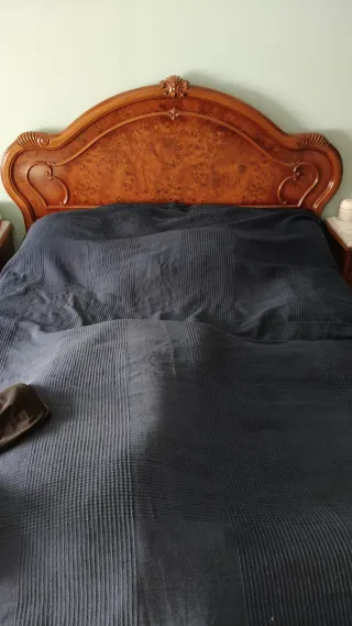 Dormitorio antiguo madera y mármol