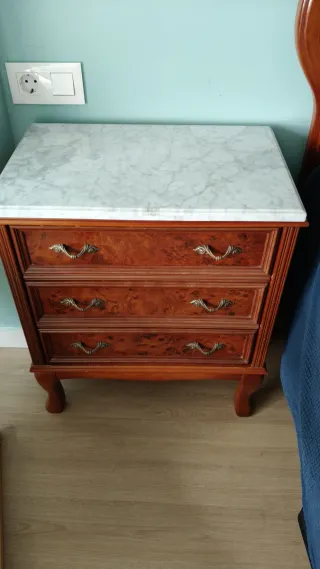 Dormitorio antiguo madera y mármol