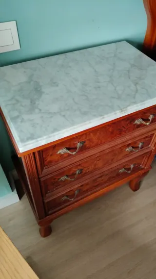 Dormitorio antiguo madera y mármol