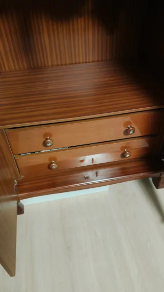 Dormitorio antiguo madera y mármol