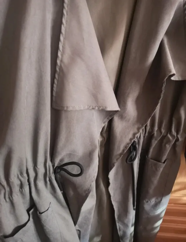 Gabardina verde militar sin estrenar