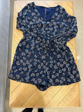 vestido-pantalón azul estampado fiesta