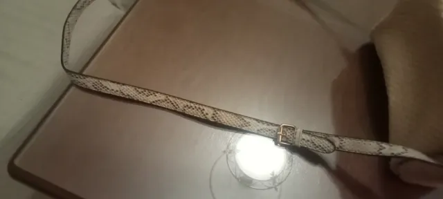 Bolso con estampado de serpiente