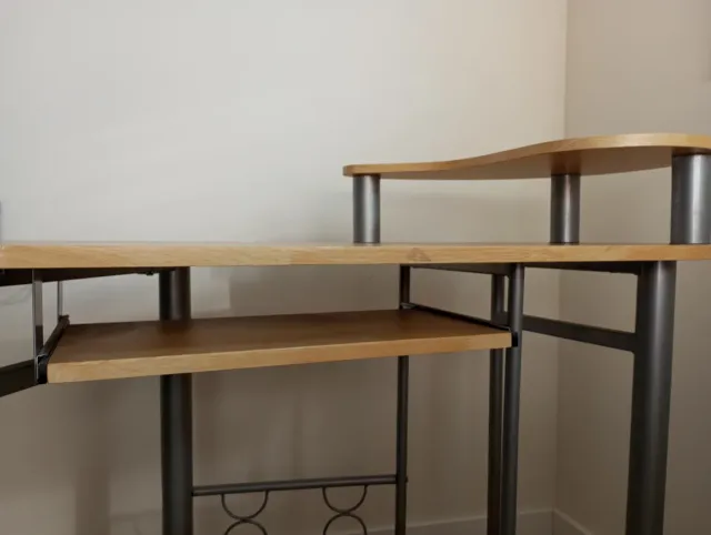 Scrivania in legno e metallo