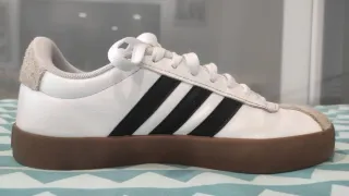 Zapatillas Adidas Blancas y Marrones