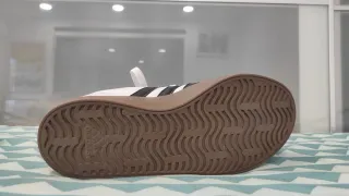 Zapatillas Adidas Blancas y Marrones