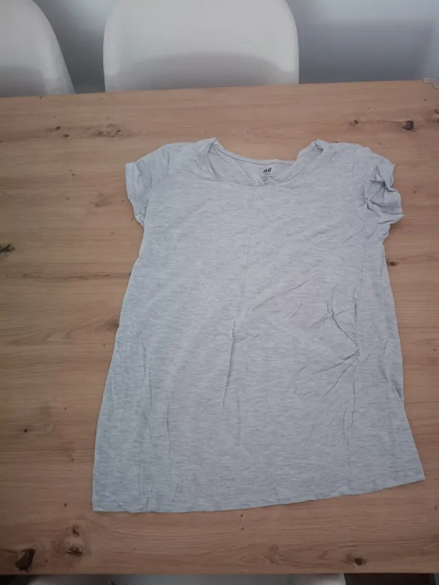 Lote de: 2 Camisetas premamá y 1 blusa.