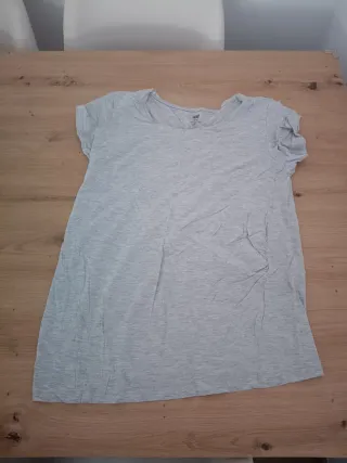 Lote de: 2 Camisetas premamá y 1 blusa.