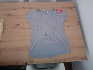 Lote de: 2 Camisetas premamá y 1 blusa.