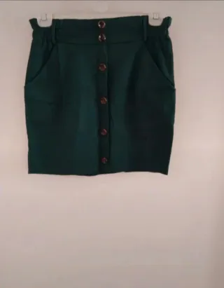 Falda verde botones