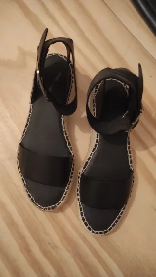 Sandalias planas mujer negras