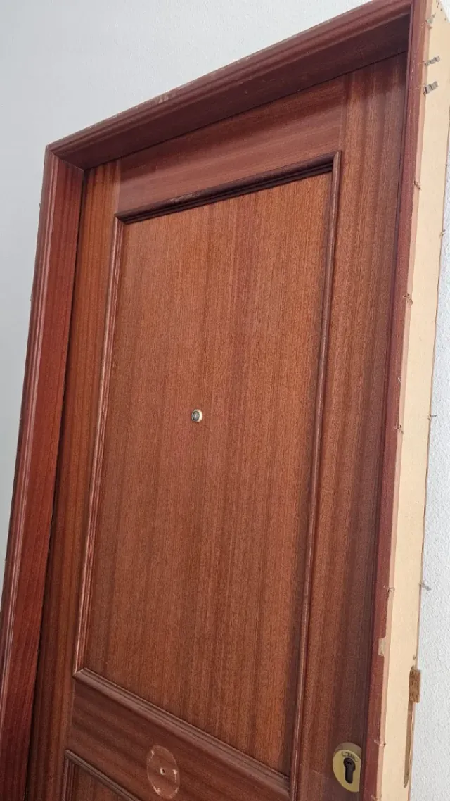 Puerta de entrada madera