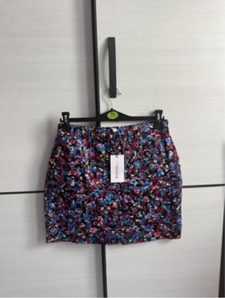 Falda corta flores Stradivarius Talla L