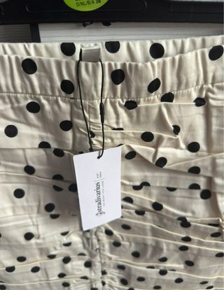 Falda Stradivarius lunares blanca Talla L