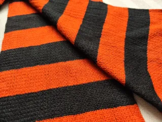 Bufanda Naranja y Negra