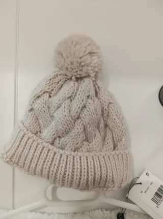 Lote gorro y bufanda beige y blanco