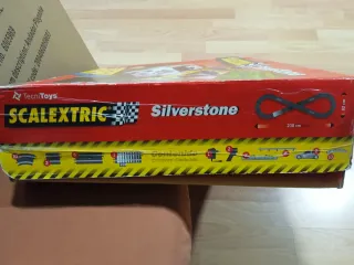 Scalextric Silverstone Ampliado