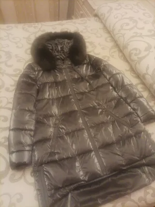 Parka abrigo gris con capucha de piel muy suave