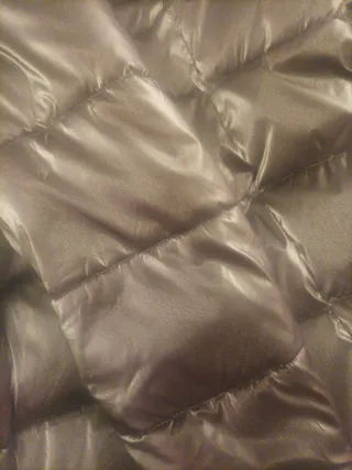 Parka abrigo gris con capucha de piel muy suave